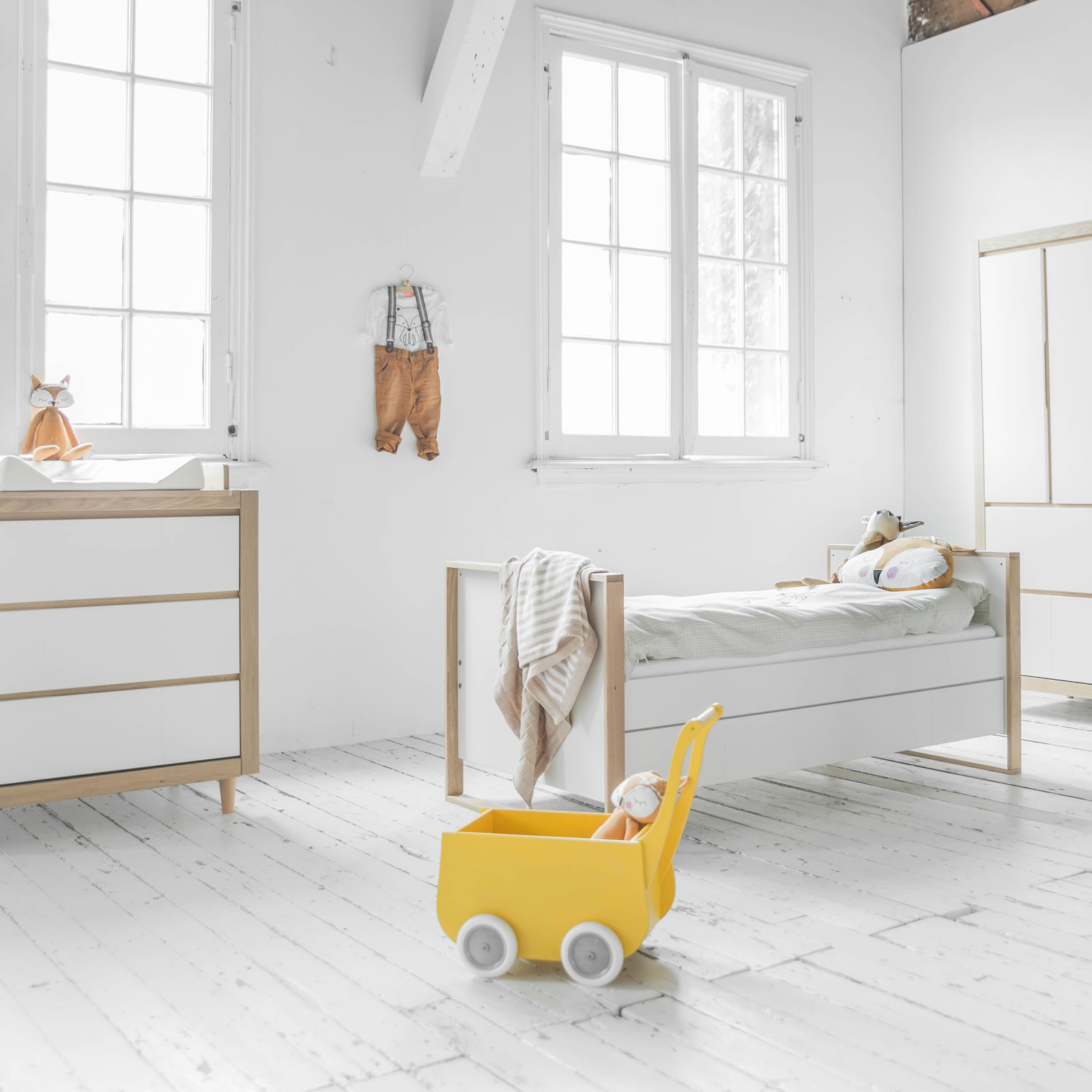 Poppenwagen geïnspireerd op de kinderwagens van weleer