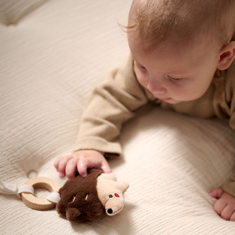 Activités d'éveil pour bébé : idées inspirées de la crèche à reproduire à la maison