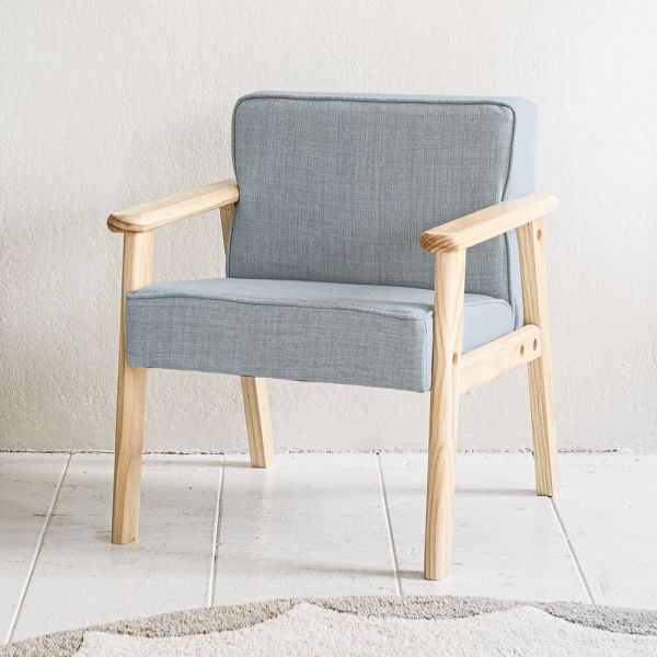 Kinderfauteuil van hout in blauw van Petite Amélie