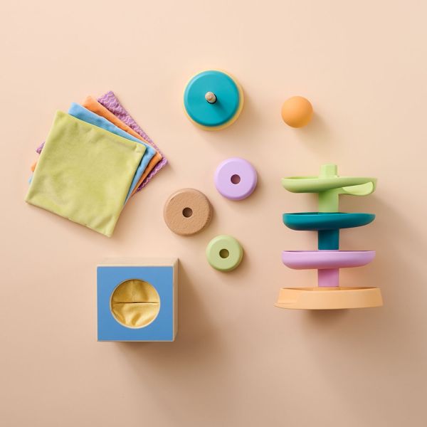 Montessori speelgoed ontwikkelingsbox voor baby van 10 tot 12 maanden van Petite Amélie