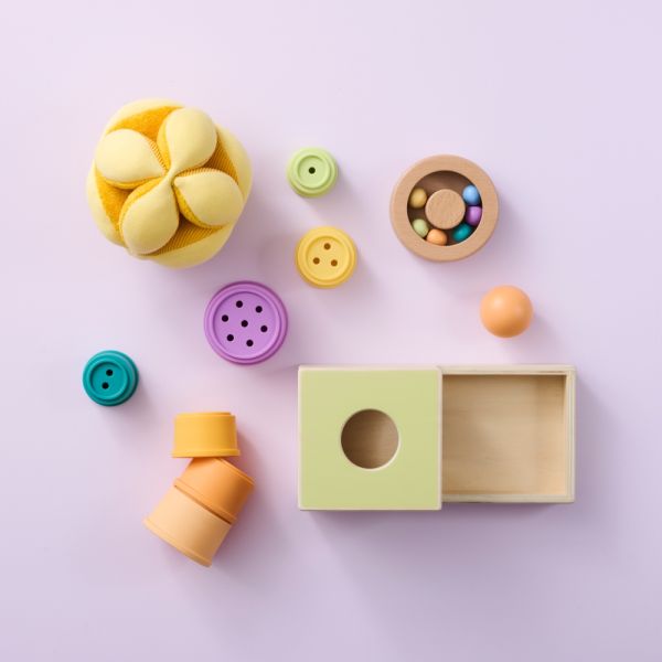 Montessori speelgoed ontwikkelingsbox voor baby van 7 tot 9 maanden van Petite Amélie
