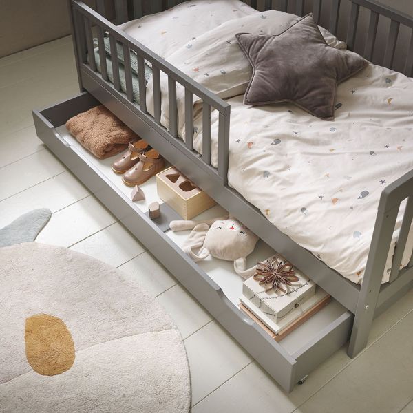 Opberglade grijs hout voor peuterbed 140x70 van Petite Amélie
