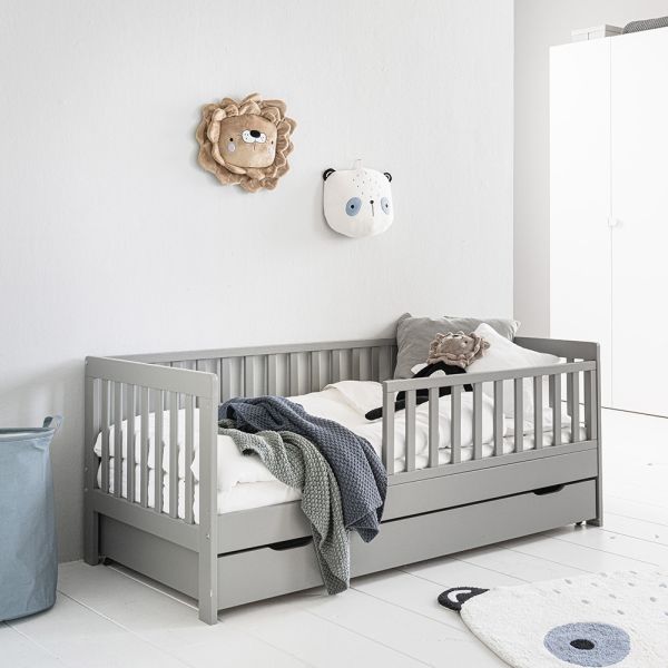 Peuterbed hout Plume 140x70 grijs peuterkamer van Petite Amélie