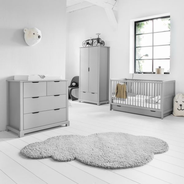 Stoere jongens babykamer grijs | by Petite Amélie