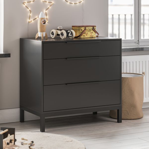 Commode van hout in zwart van Petite Amélie