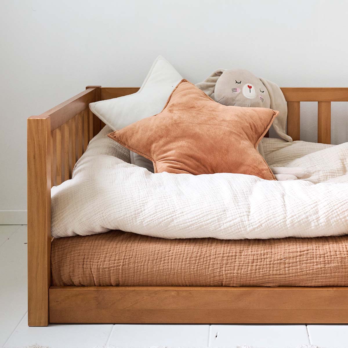 FIEMOL Kinderbedlakens, 140 x 70 cm, set van 3 babybedlakens, ultrazacht en zijdeachtig, microvezel, peuterbeddengoed, roze vlinder bloem
