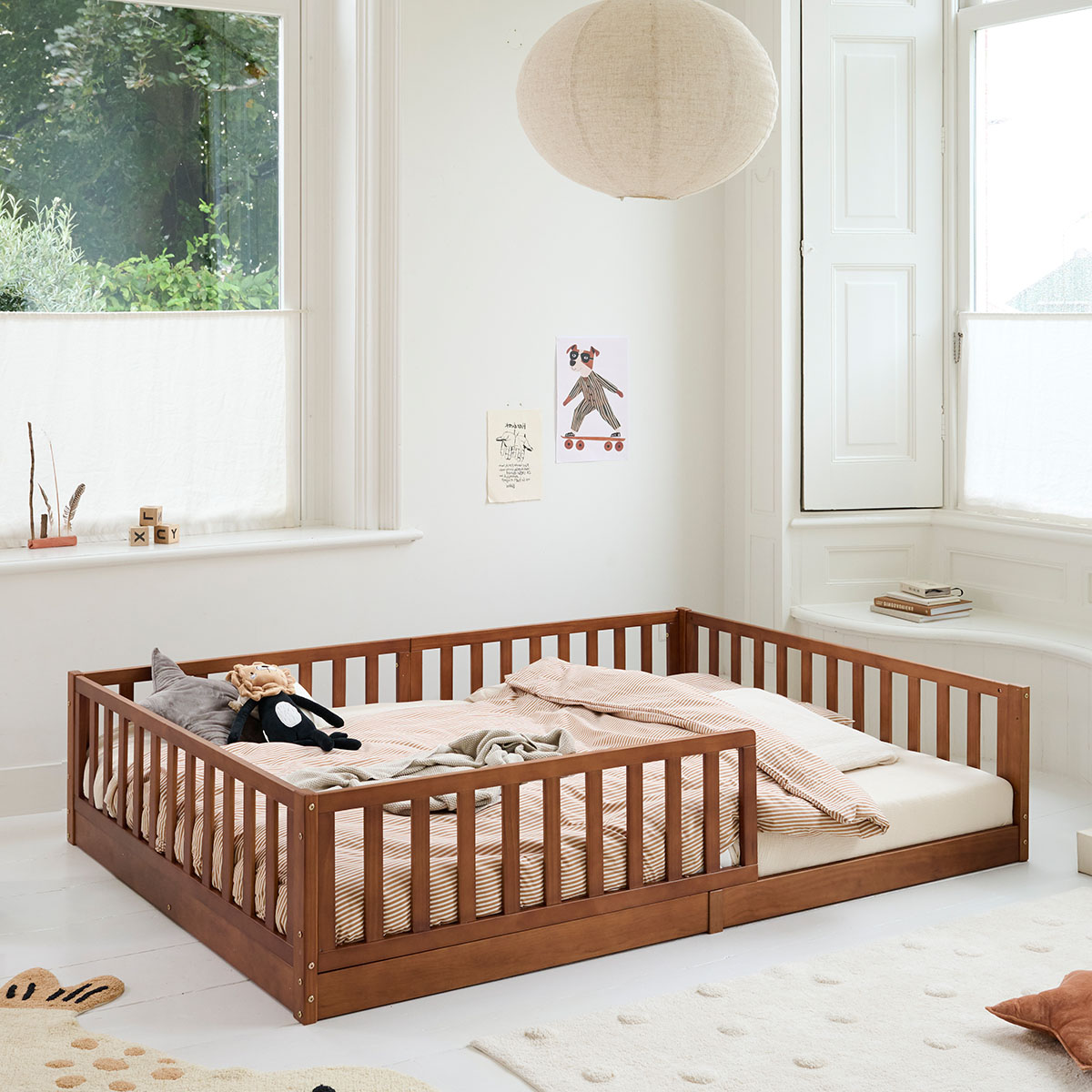 Lit Montessori au sol «Nid» | 140 x 200 cm | Noyer