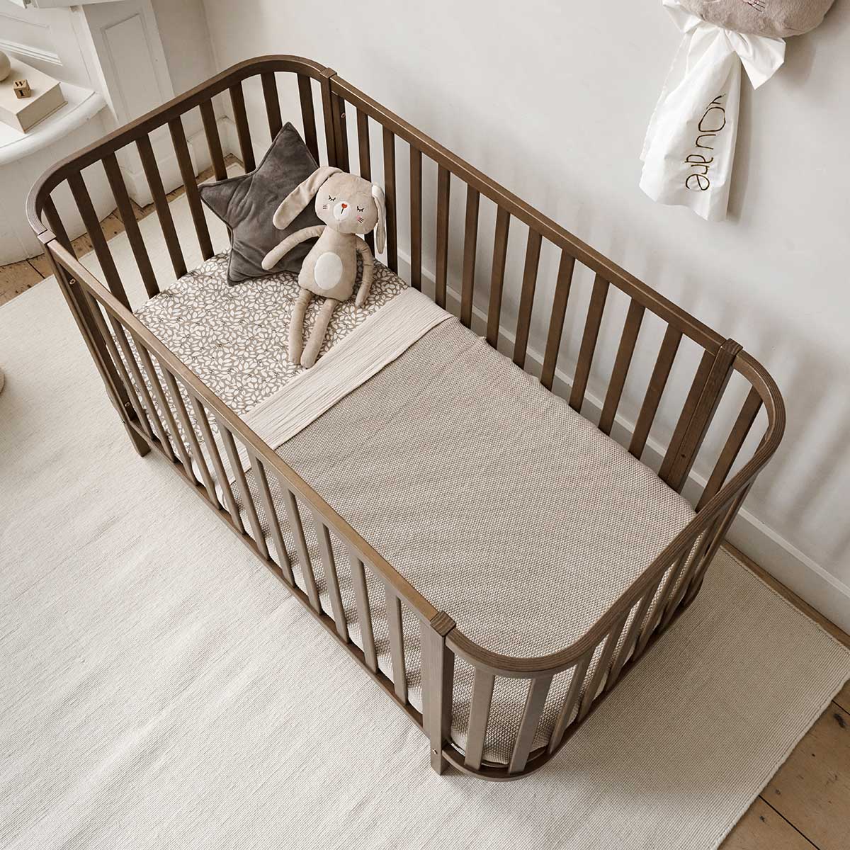 Höhenverstellbares Babybett: Stufen, Sicherheit und richtige Einstellung
