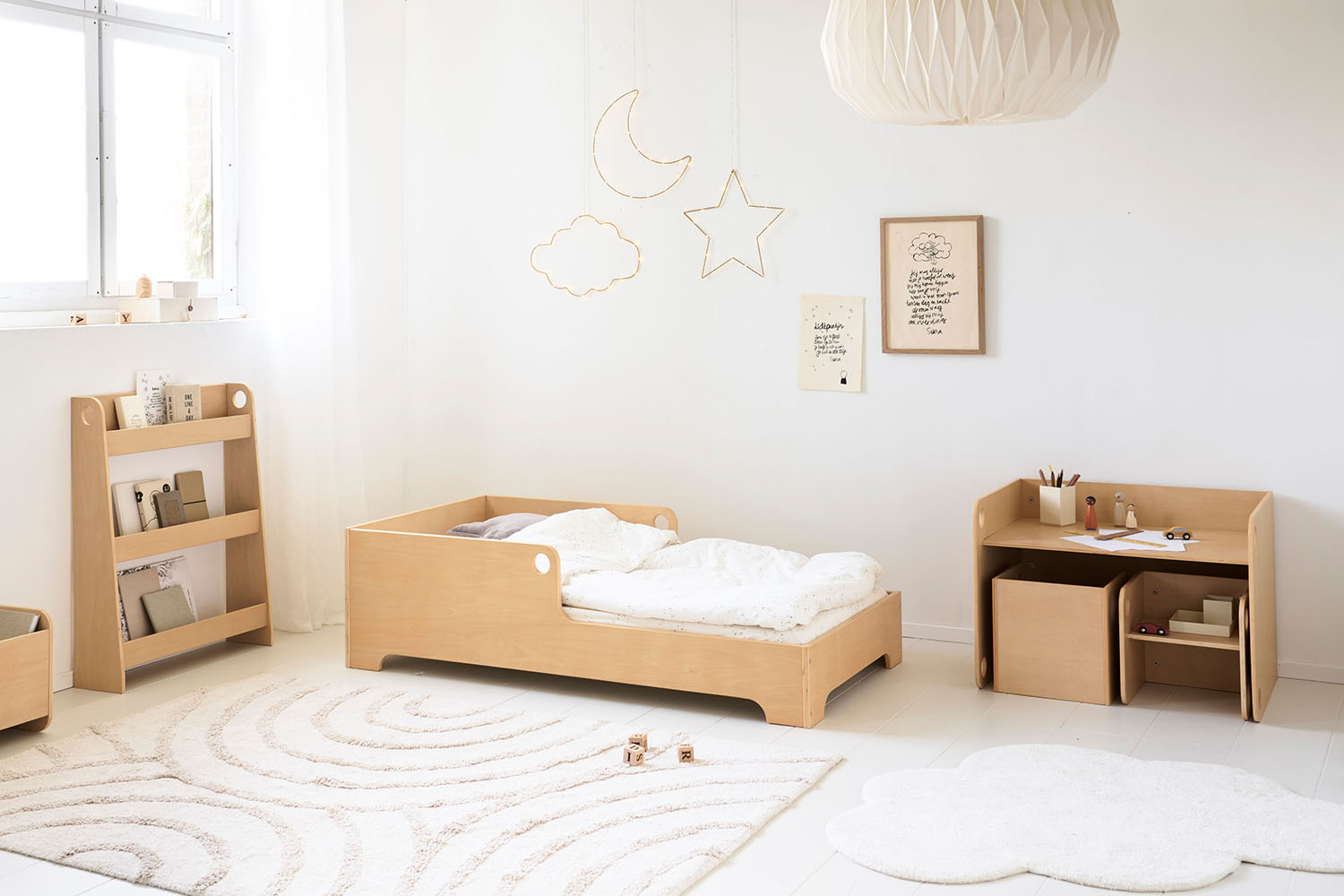 MONTESSORI KINDERTISCH MIT STÜHLEN «ELLIPSE» | NATUR