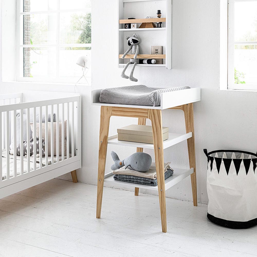 Table à langer dans la salle de bain : conseils d'installation et erreurs à éviter