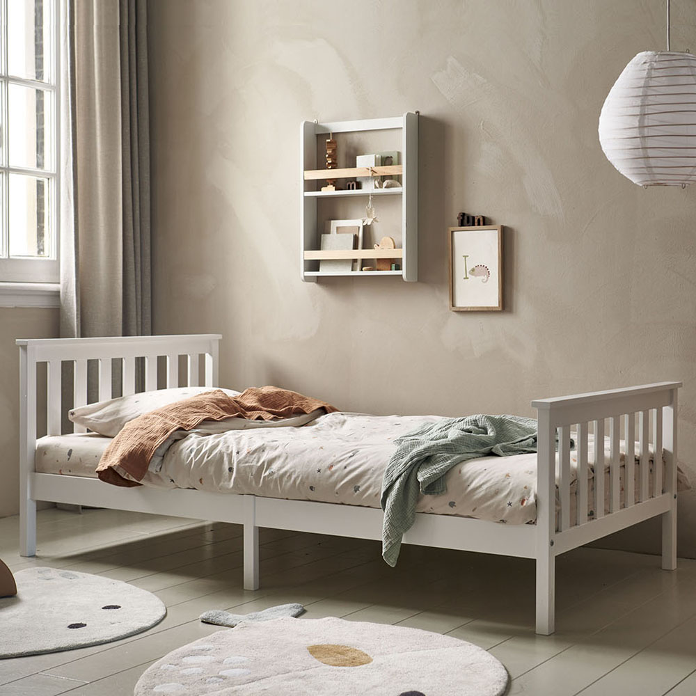 Eenpersoonsbed Milo 90x200 cm wit met passende matrasafmetingen