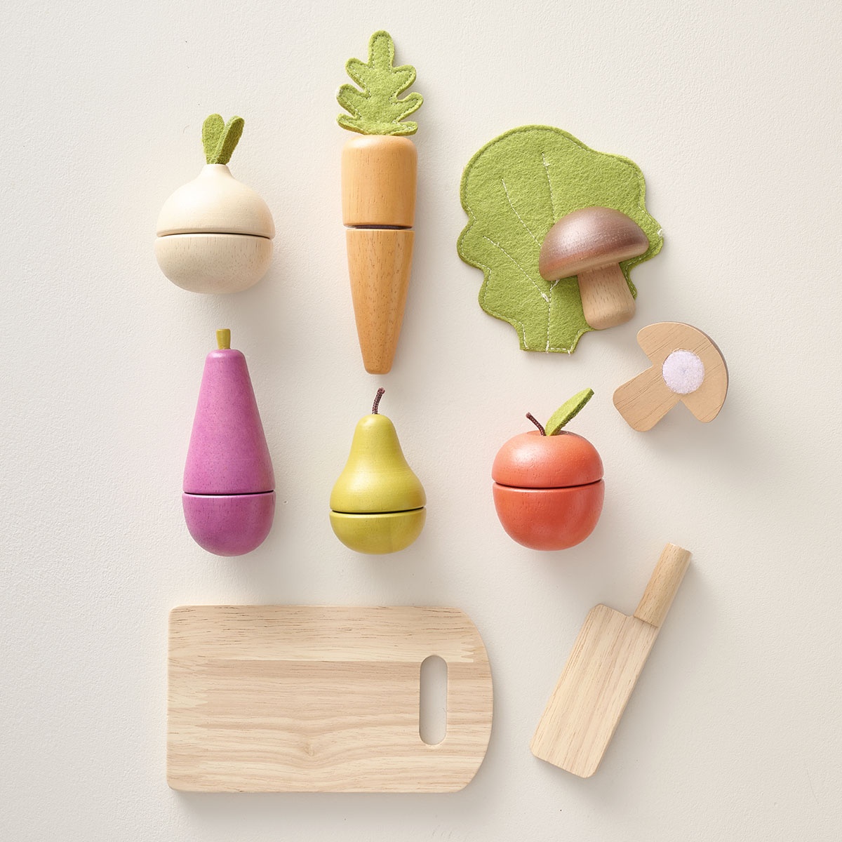 Fruits et légumes en bois à couper : jeu sensoriel pour développer la motricité fine dès 3 ans