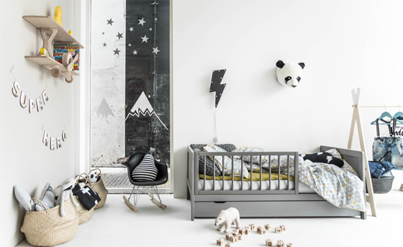 stoere-jongenskamer-thema-avontuur-natuur-grijs-kinderbed