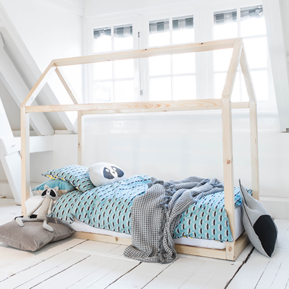 stoere-jongenskamer-thema-scandinavisch-huisjesbed-kinderbed