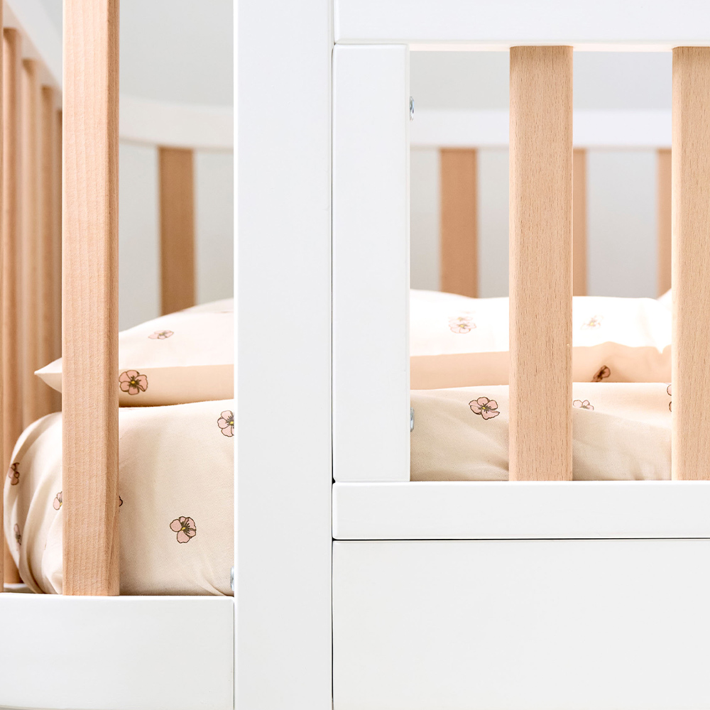 Kinderhoeslaken met bloemenprint op kinderbed 80x160 cm