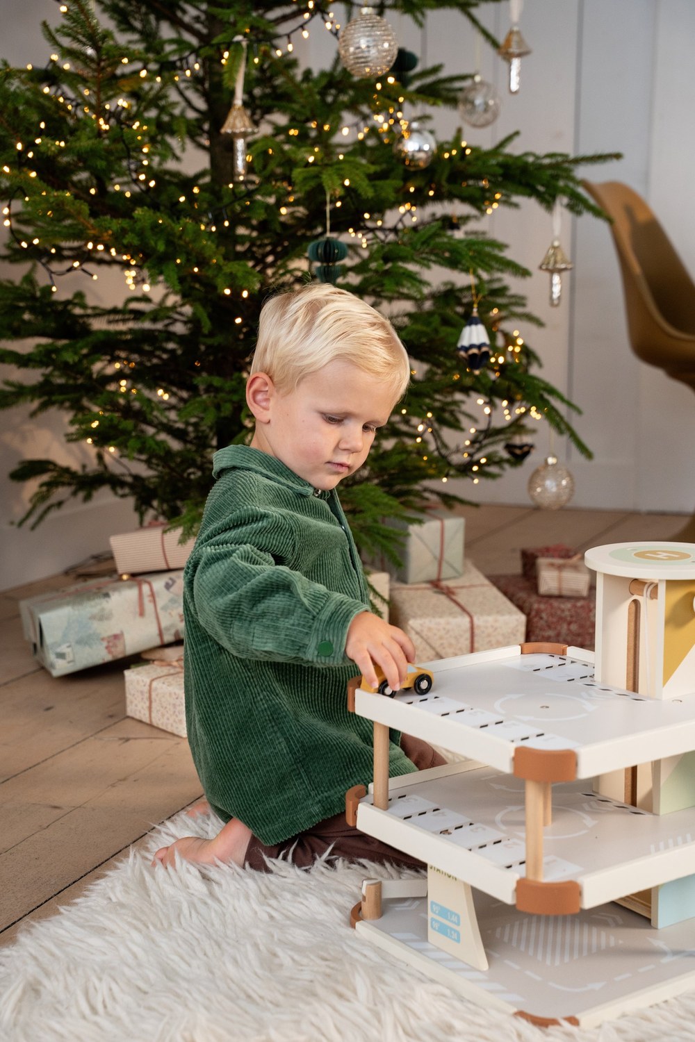 Houten speelgoedgarage, cadeaus tot 50 euro
